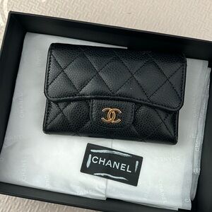 CHANEL Classic Caviar Quilted Flap Card Holder